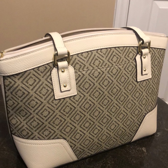 Liz Claiborne-Satchel - Picture 4 of 5